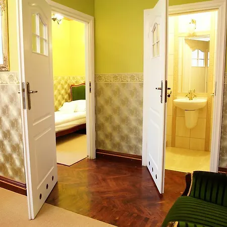 Willa Kraj 우스트론