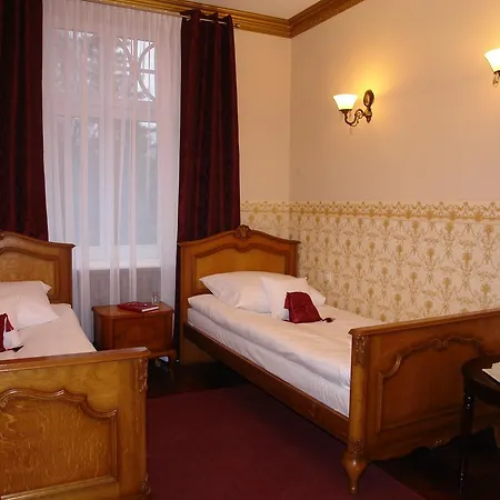 Willa Kraj 우스트론