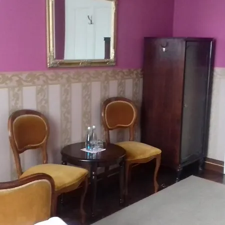 Willa Kraj 우스트론