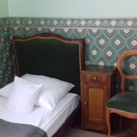 Willa Kraj 우스트론